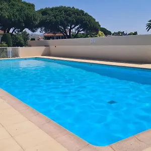 https://t2-dans-une-jolie-residence-arboree-de-frejus.fr-provencehotel.com