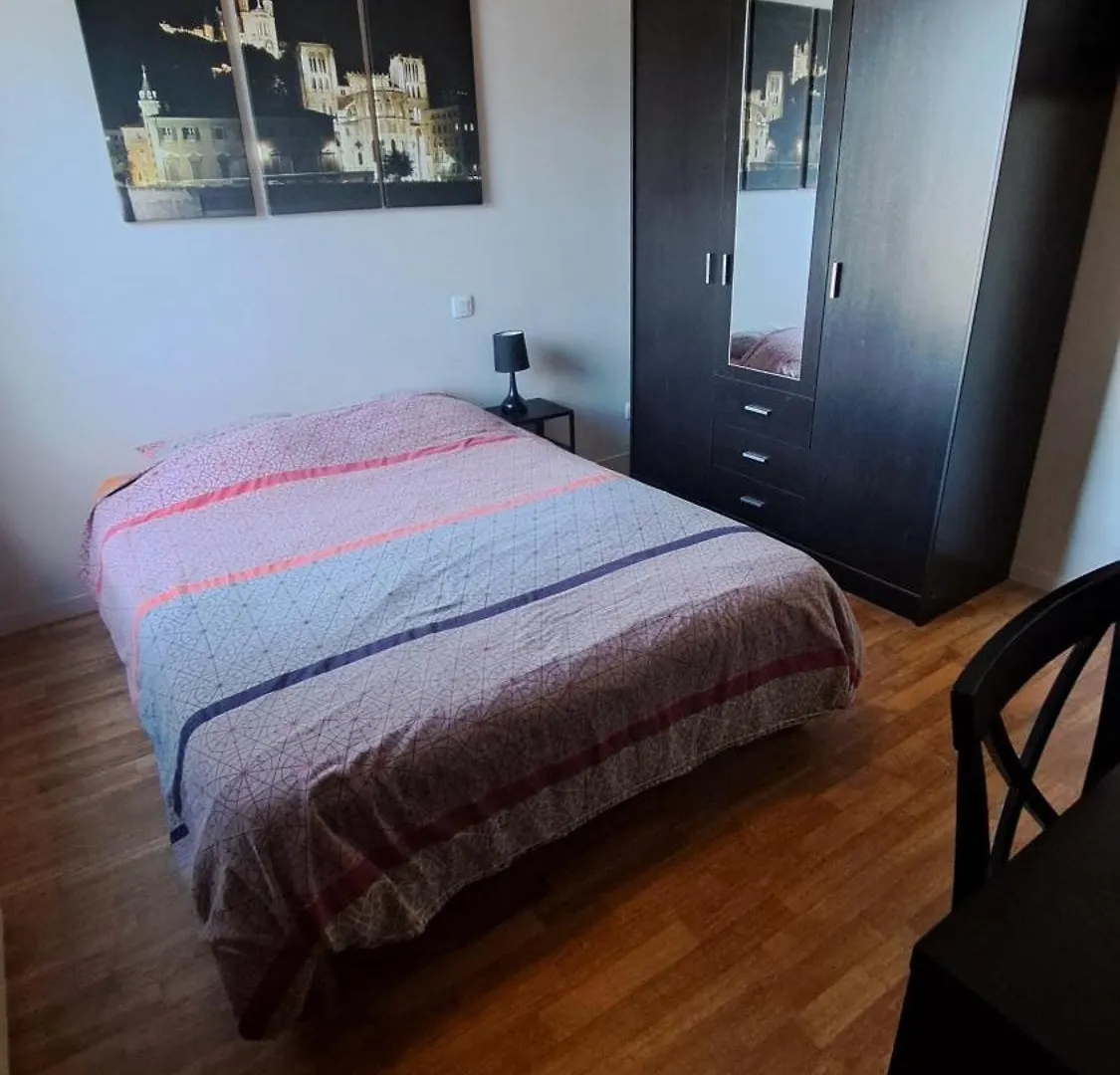 Appartement Cosy 3 Pieces Avec Garage Privatif Saint-Priest  Saint-Priest (Rhone)